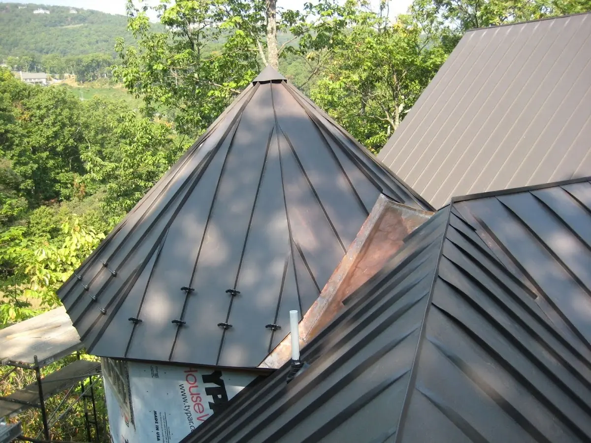 Professional Roof Tarp Installation by Craftsman Roofing in Willernie